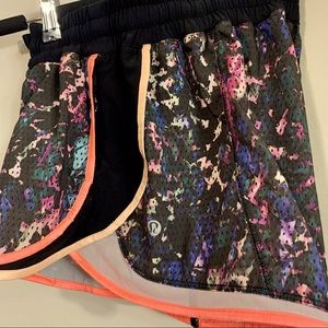 Lululemon shorty Hot Short 2.5